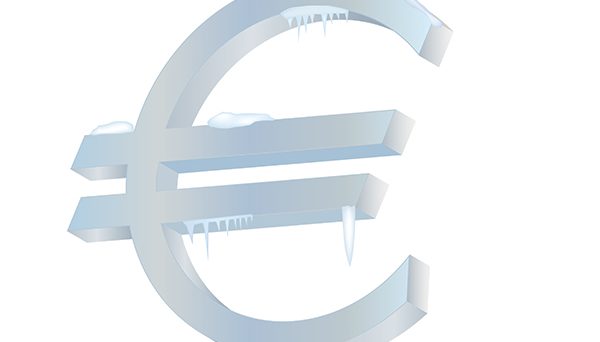 Euro edges lower ahead of Spanish CPI